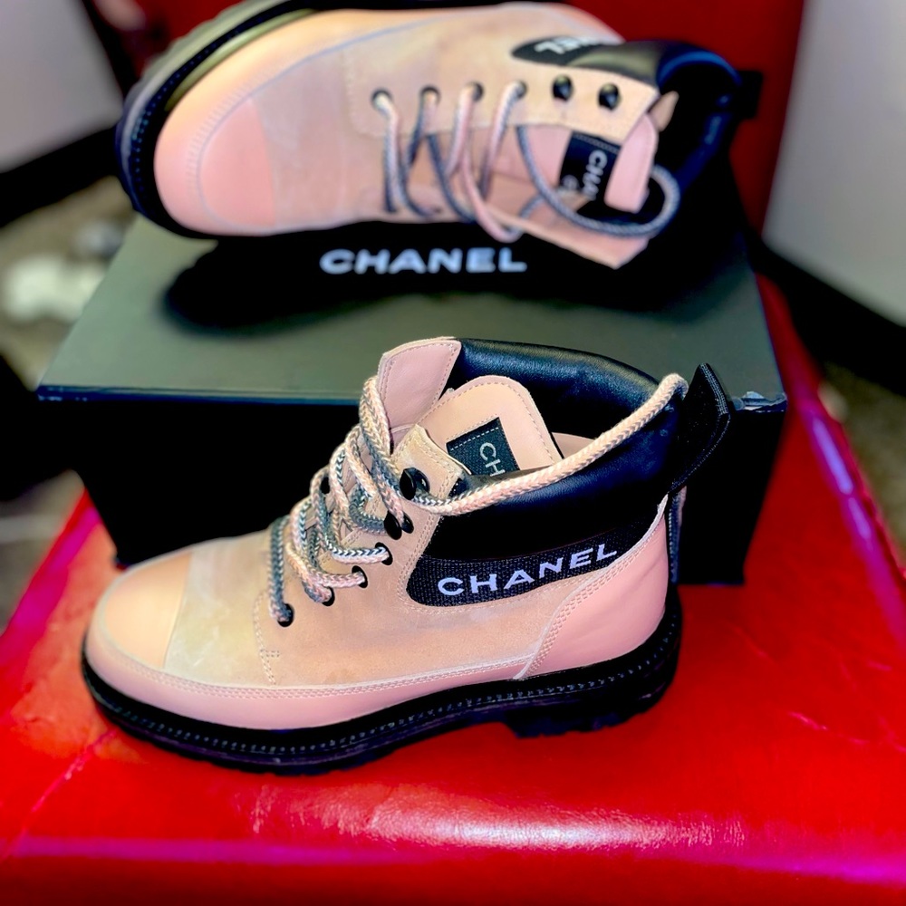 Boots - Picture 3 of 5